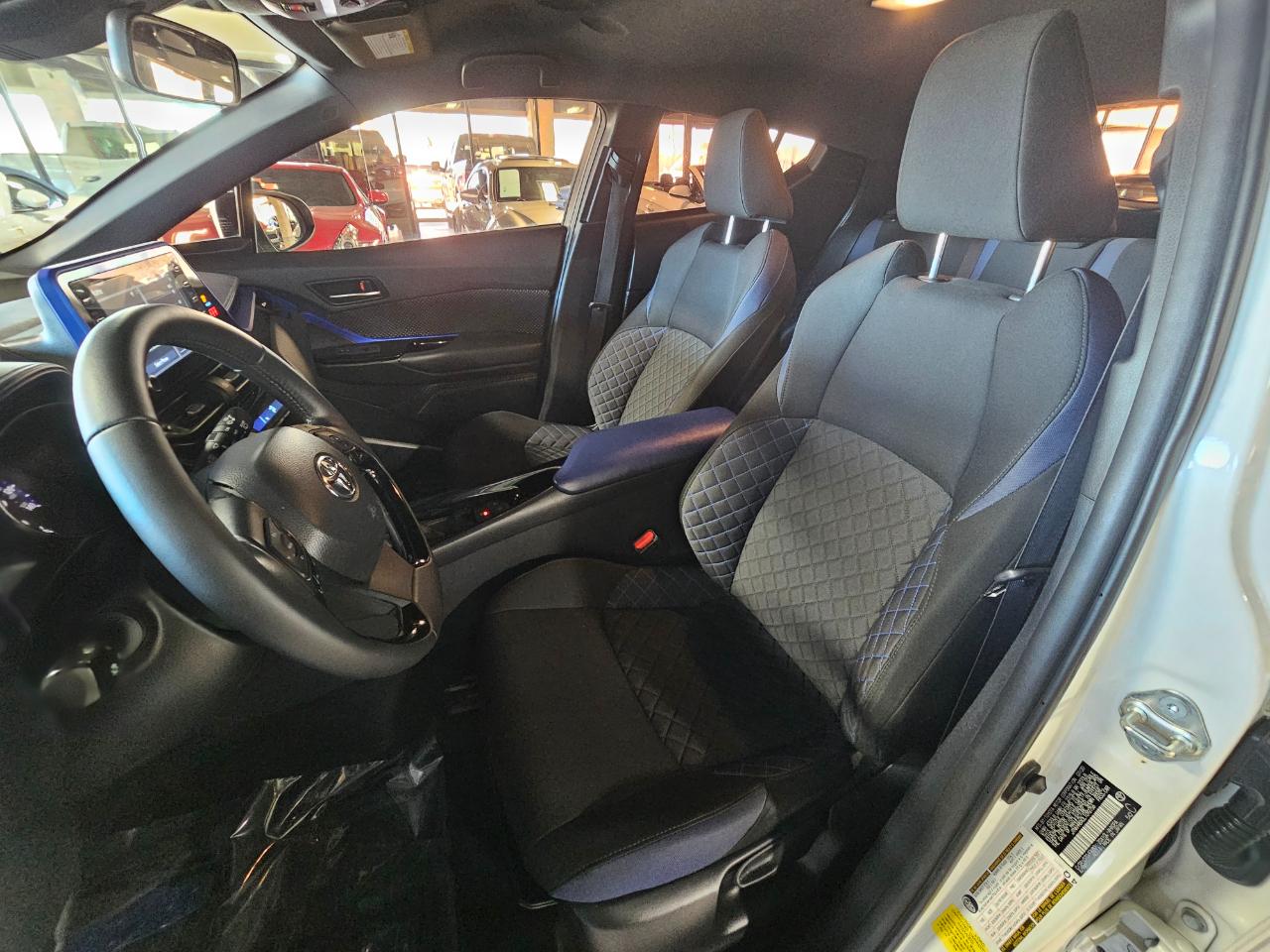 Toyota C-HR LE FWD (Natl) 2020