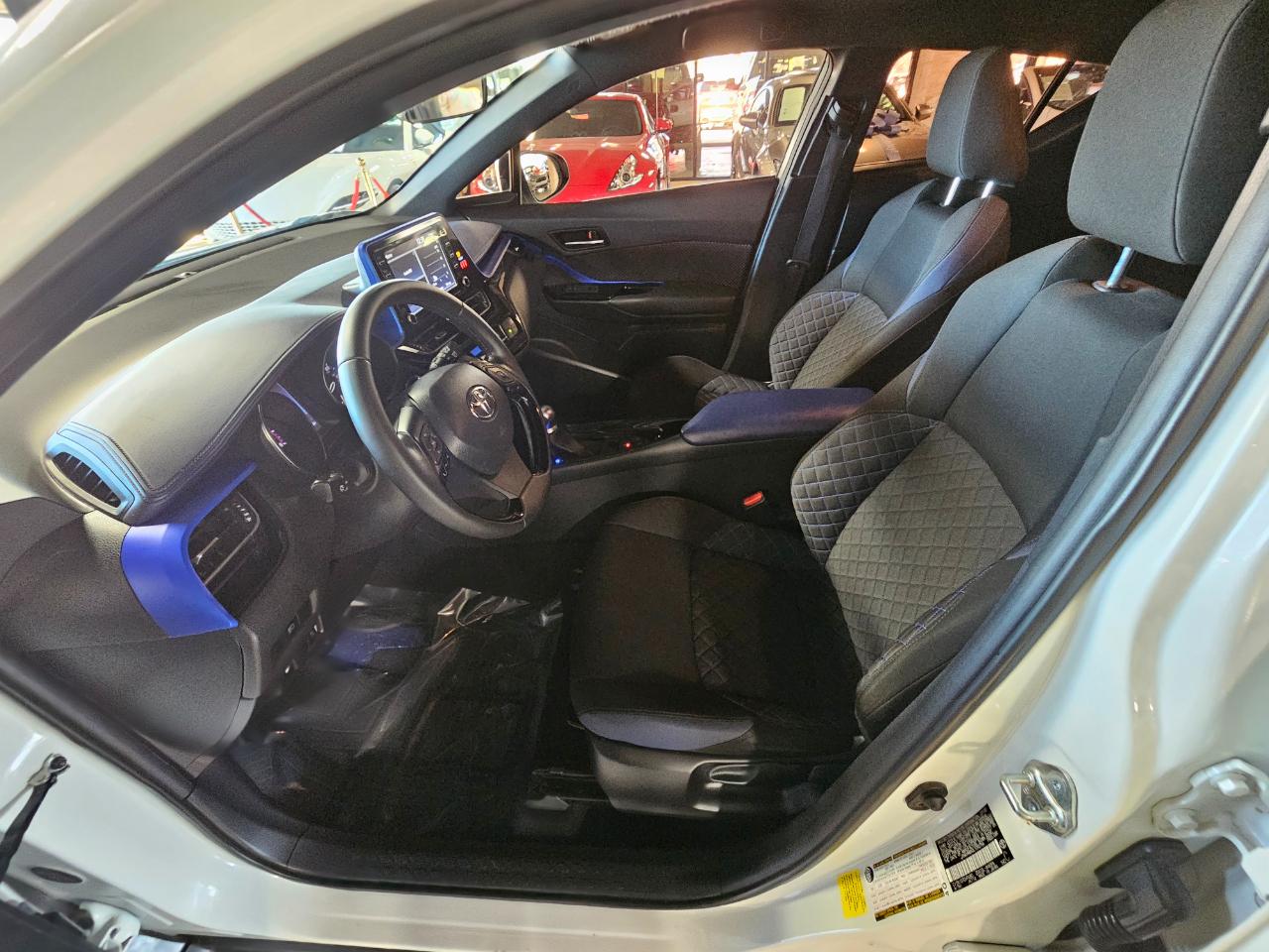 Toyota C-HR LE FWD (Natl) 2020