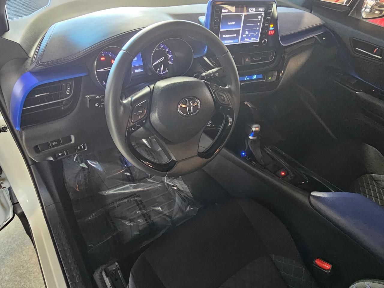 Toyota C-HR LE FWD (Natl) 2020