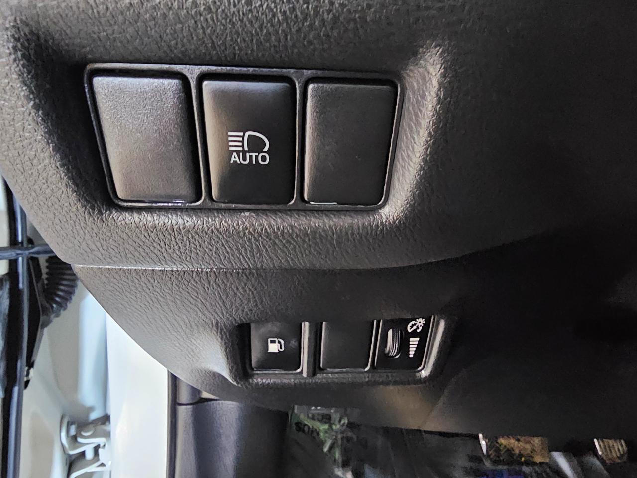 Toyota C-HR LE FWD (Natl) 2020