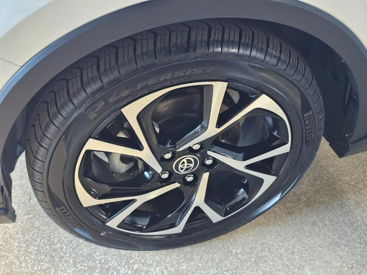 Toyota C-HR LE FWD (Natl) 2020