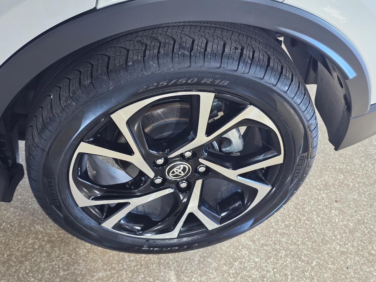 Toyota C-HR LE FWD (Natl) 2020