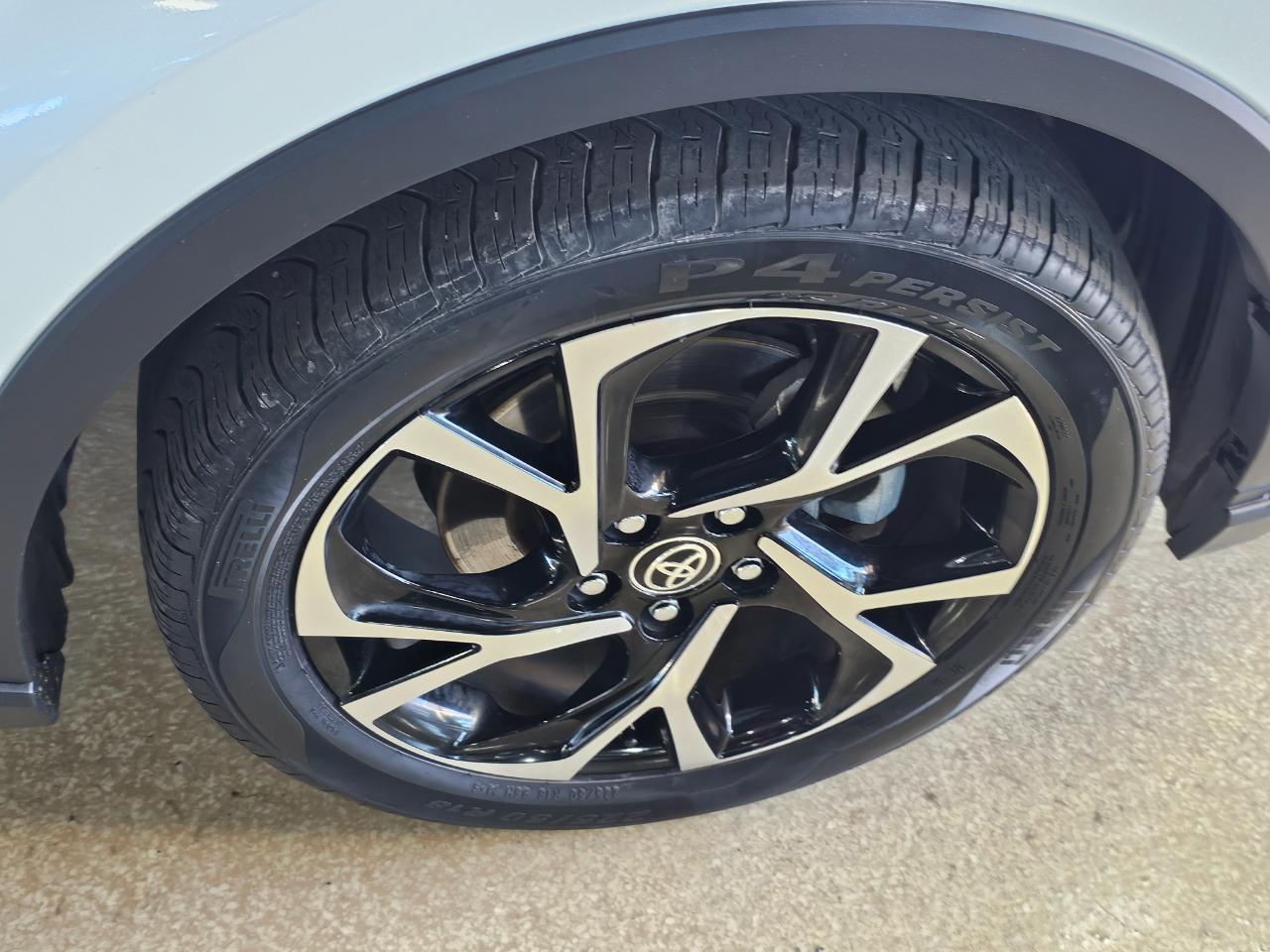 Toyota C-HR LE FWD (Natl) 2020