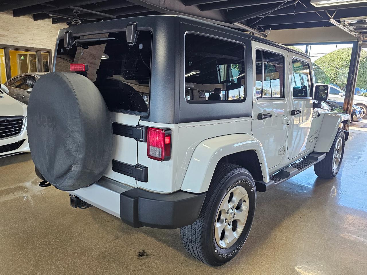 Jeep Wrangler Unlimited 4WD 4dr Sahara 2014