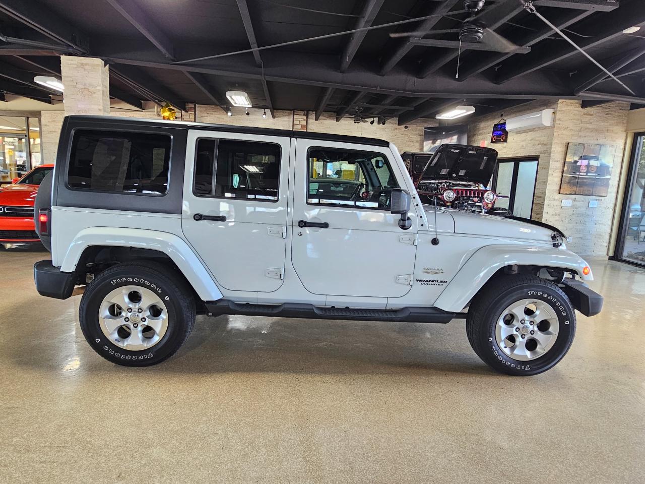Jeep Wrangler Unlimited 4WD 4dr Sahara 2014