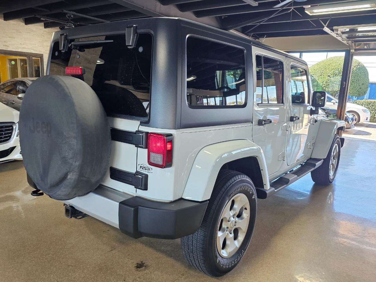Jeep Wrangler Unlimited 4WD 4dr Sahara 2014