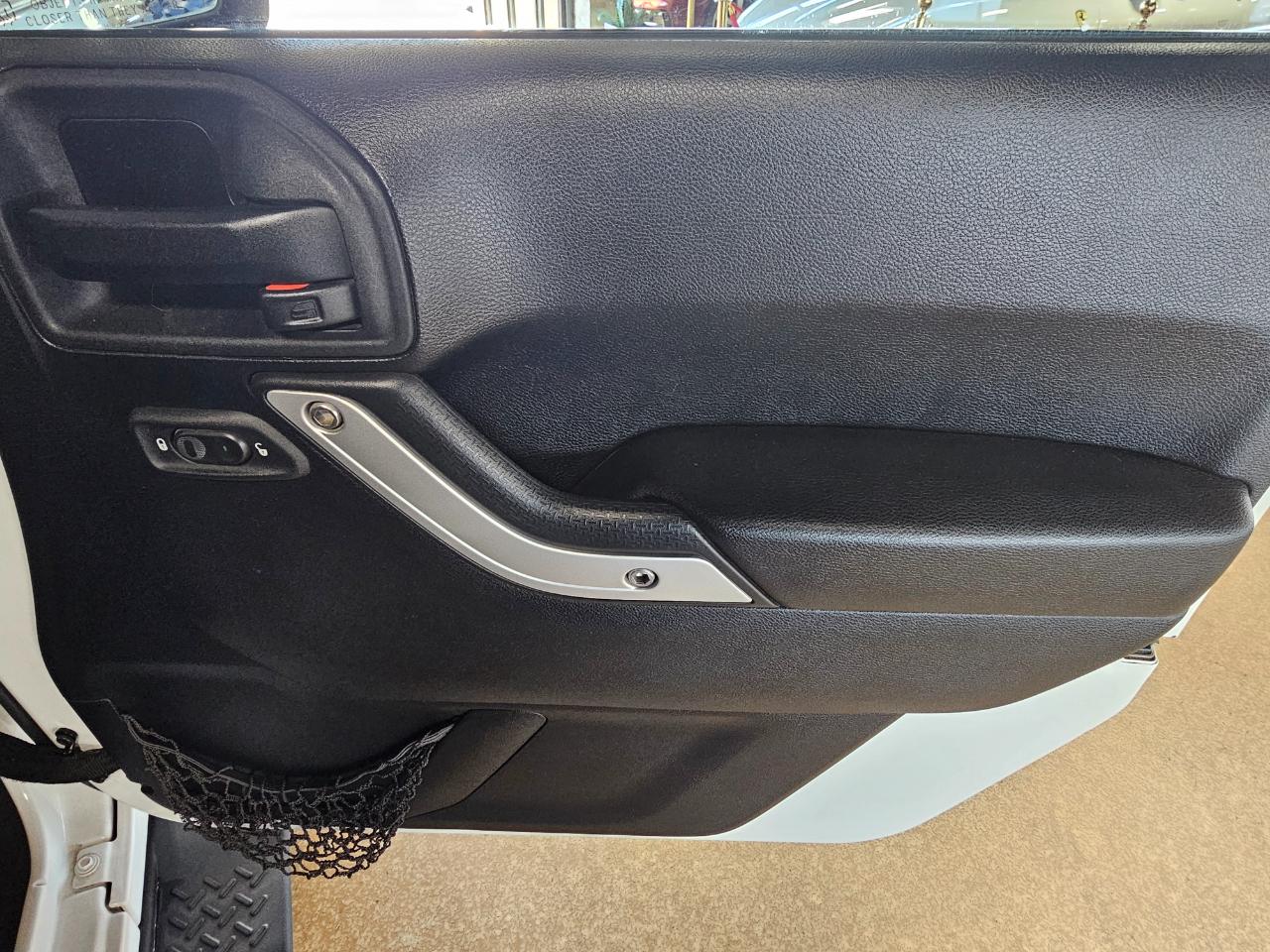 Jeep Wrangler Unlimited 4WD 4dr Sahara 2014