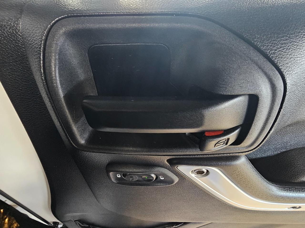 Jeep Wrangler Unlimited 4WD 4dr Sahara 2014