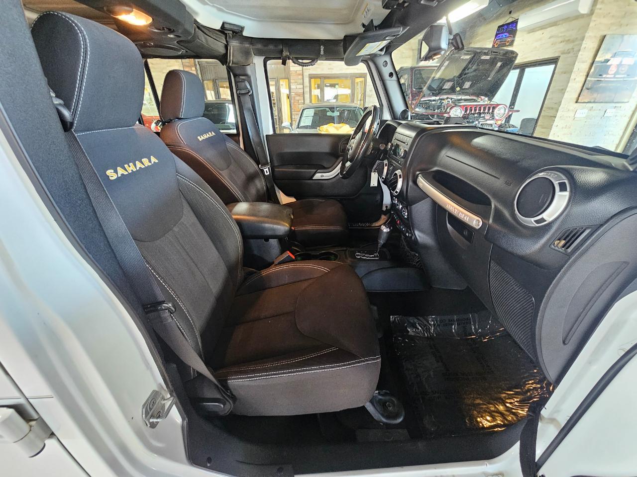 Jeep Wrangler Unlimited 4WD 4dr Sahara 2014