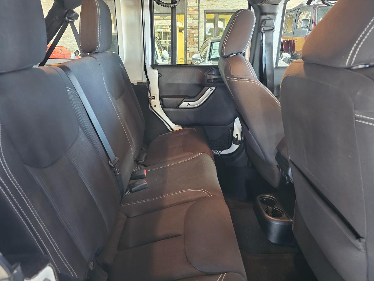 Jeep Wrangler Unlimited 4WD 4dr Sahara 2014