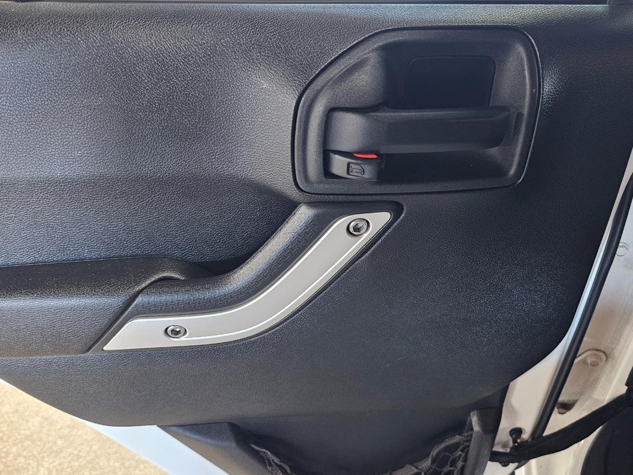 Jeep Wrangler Unlimited 4WD 4dr Sahara 2014