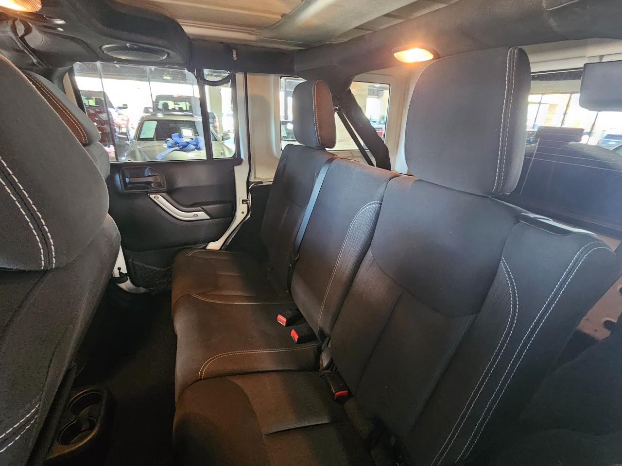 Jeep Wrangler Unlimited 4WD 4dr Sahara 2014