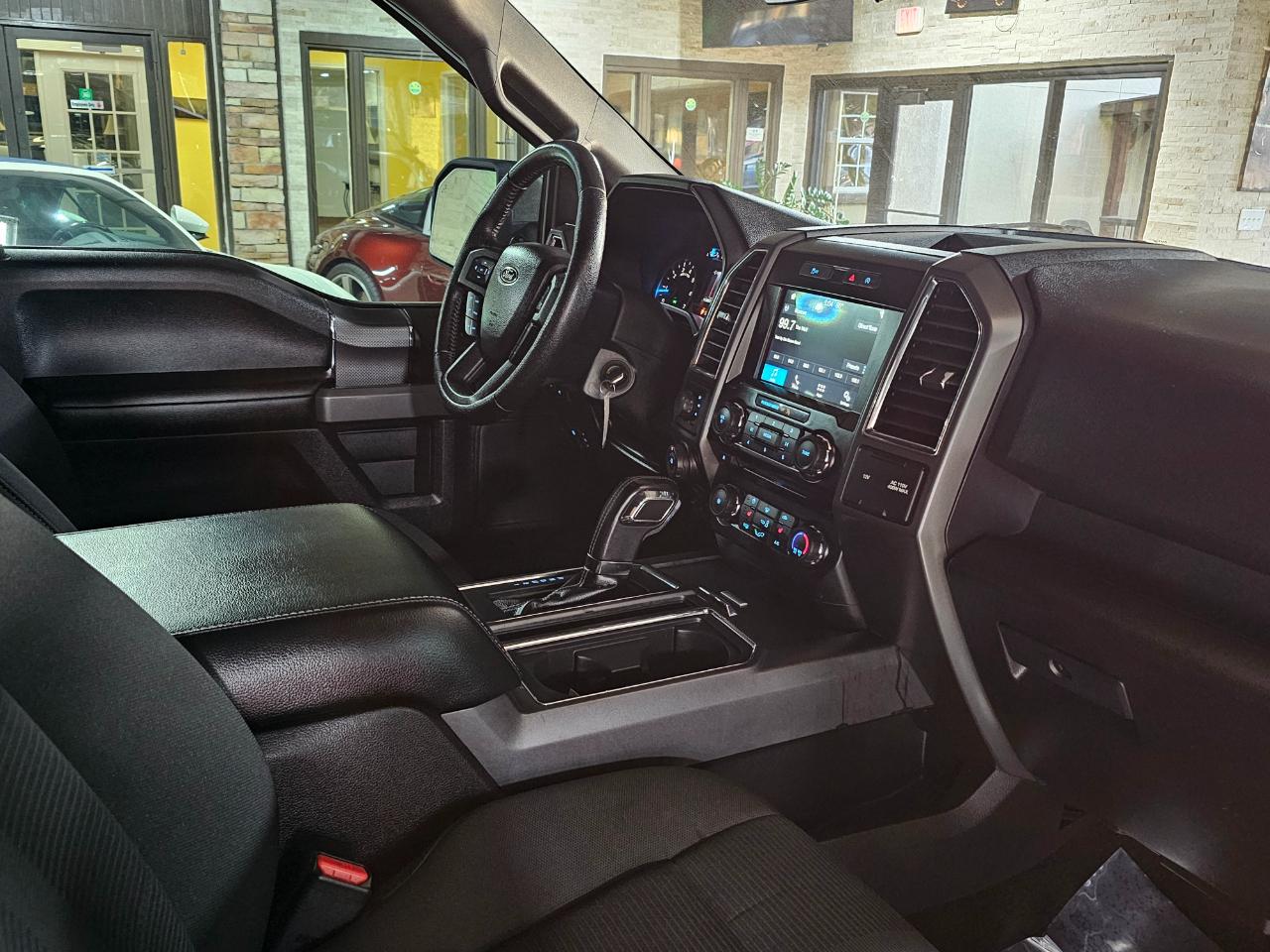 Ford F-150 4WD SuperCrew 145" XLT 2016