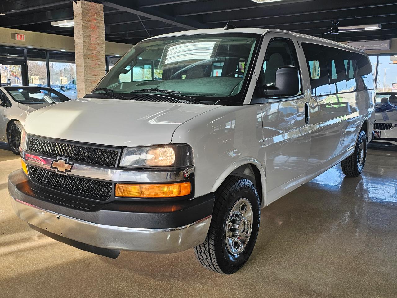 Chevrolet Express Passenger RWD 3500 155" LT w/1LT 2016