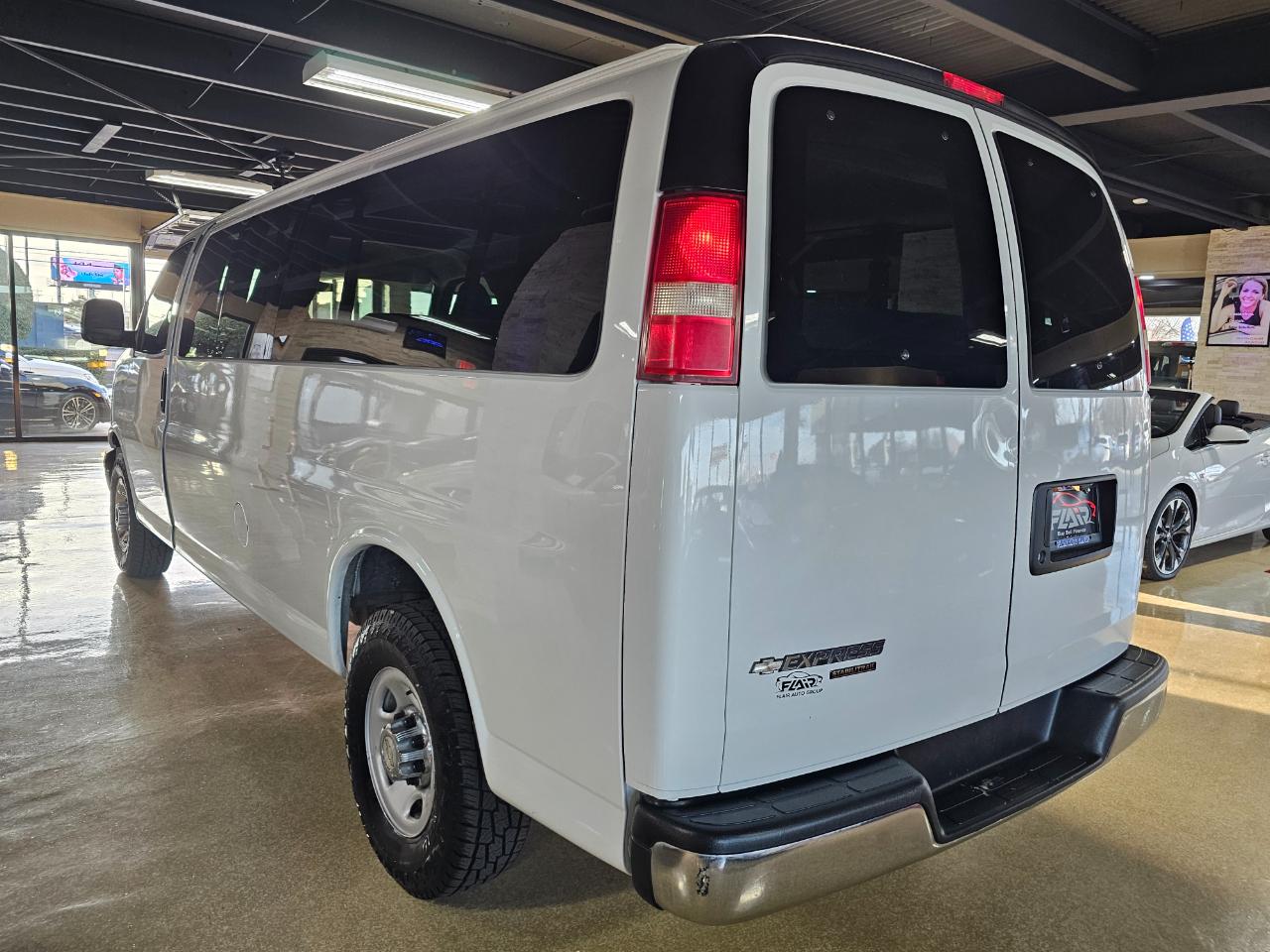 Chevrolet Express Passenger RWD 3500 155" LT w/1LT 2016