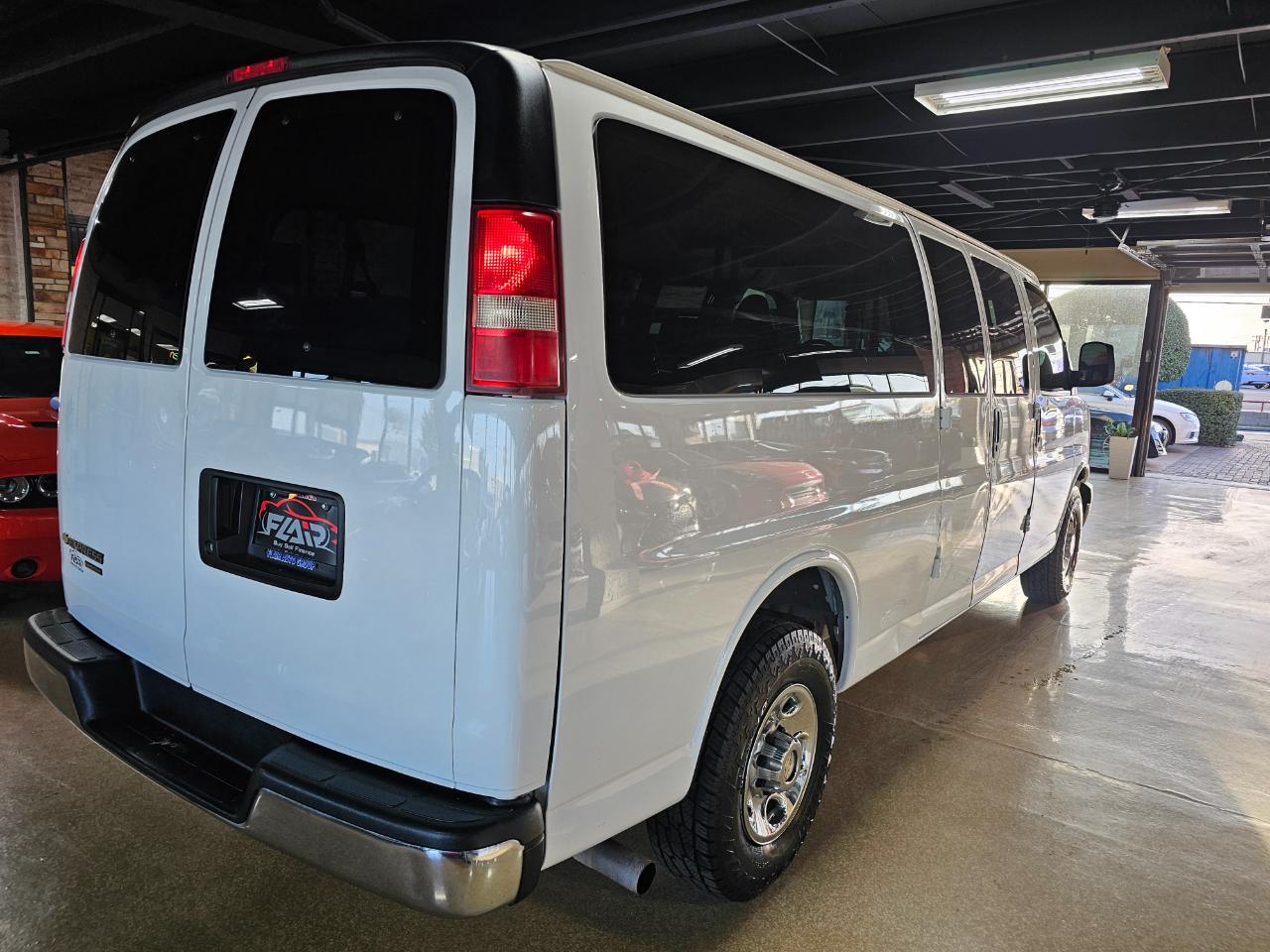 Chevrolet Express Passenger RWD 3500 155" LT w/1LT 2016