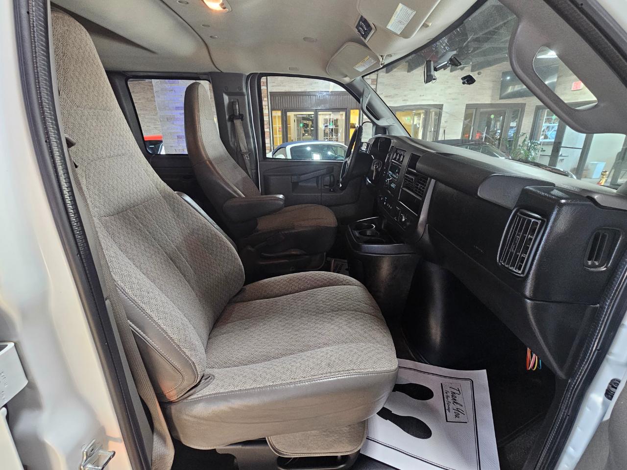 Chevrolet Express Passenger RWD 3500 155" LT w/1LT 2016