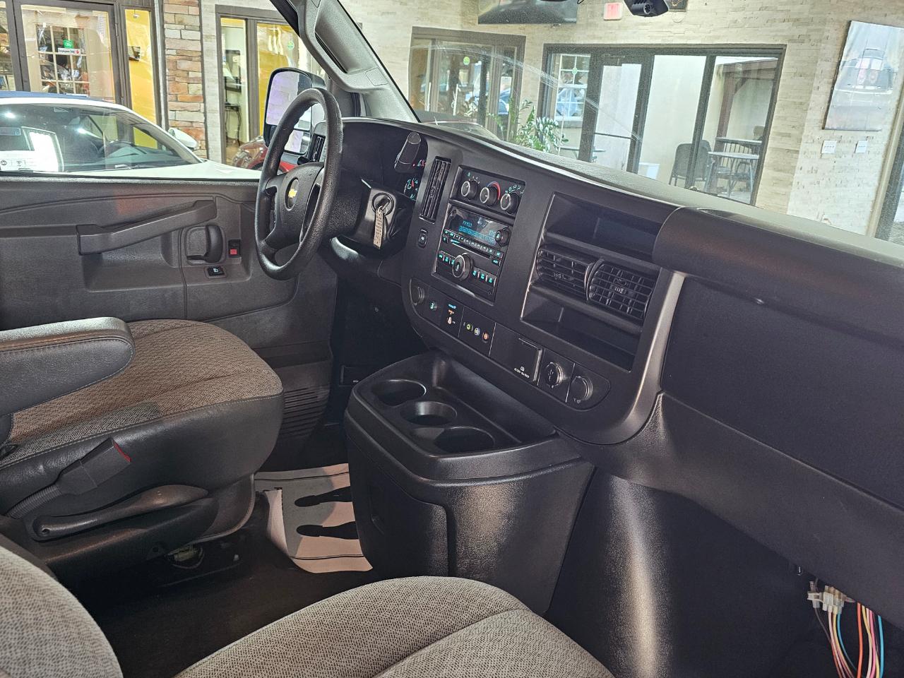 Chevrolet Express Passenger RWD 3500 155" LT w/1LT 2016