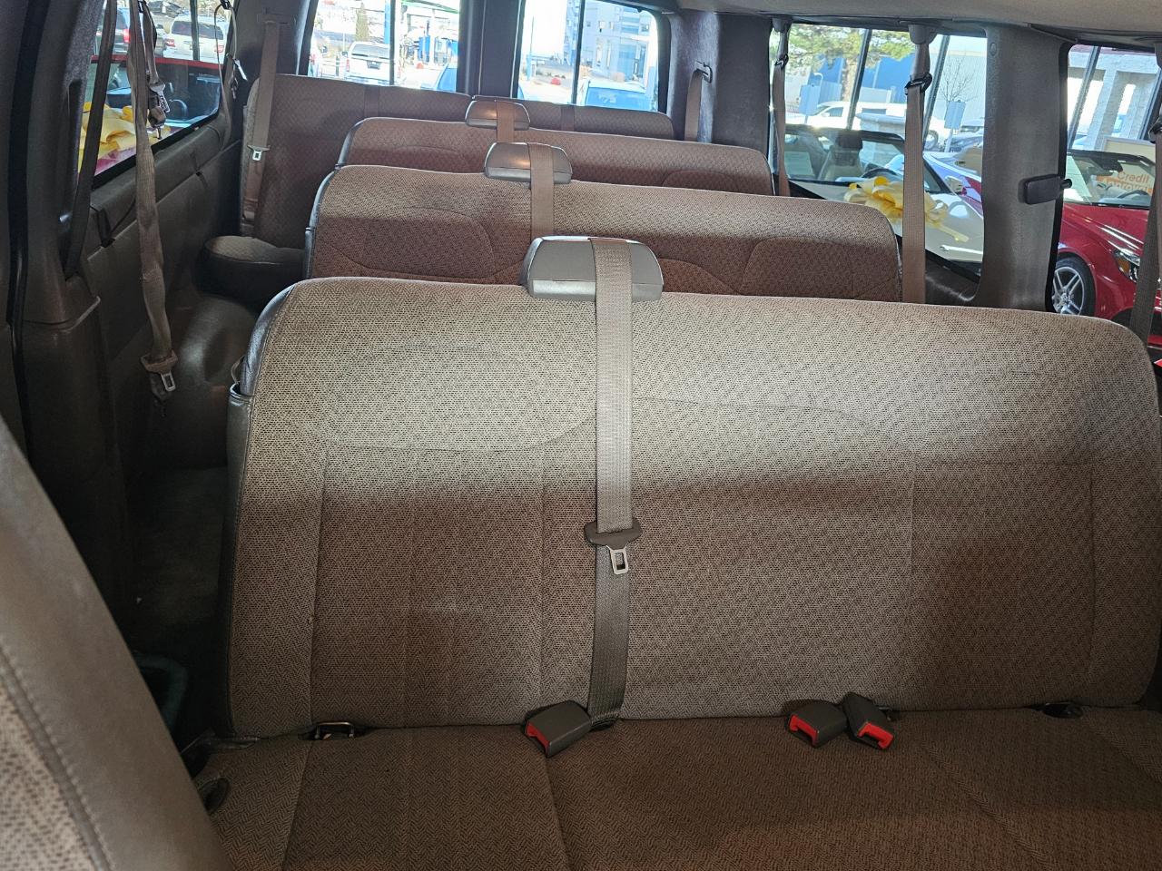 Chevrolet Express Passenger RWD 3500 155" LT w/1LT 2016