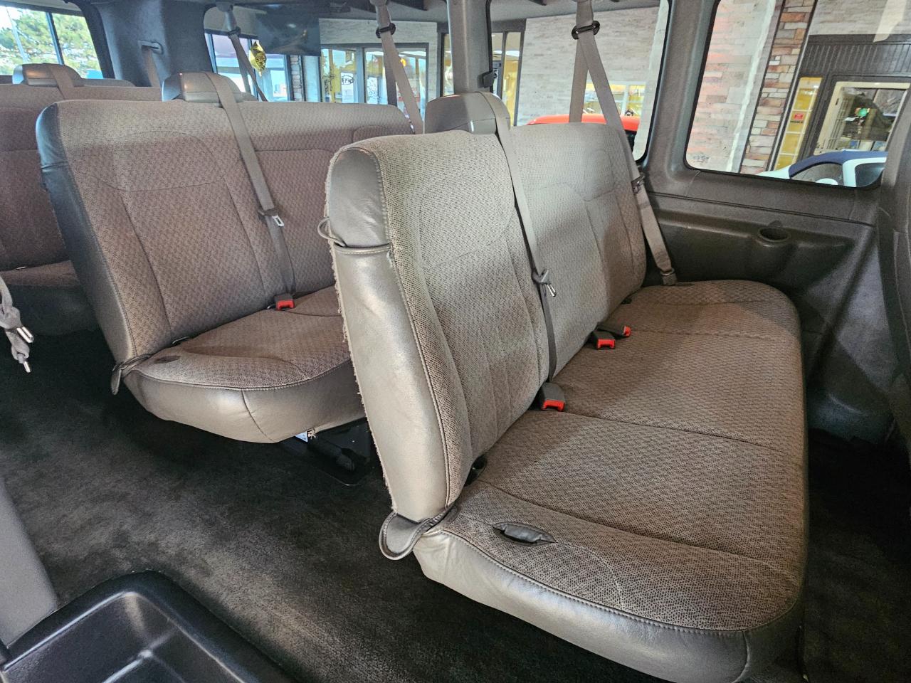 Chevrolet Express Passenger RWD 3500 155" LT w/1LT 2016