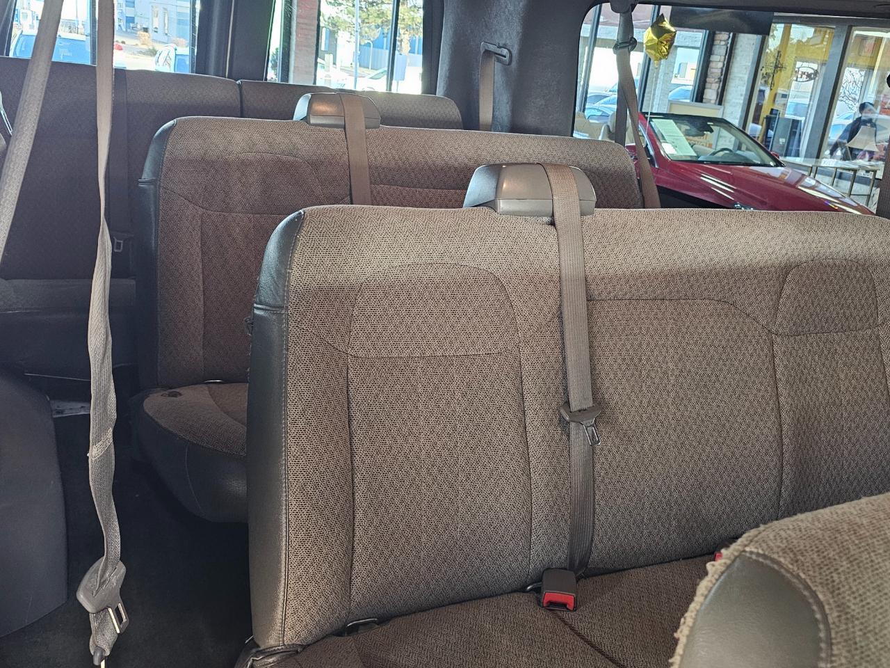 Chevrolet Express Passenger RWD 3500 155" LT w/1LT 2016