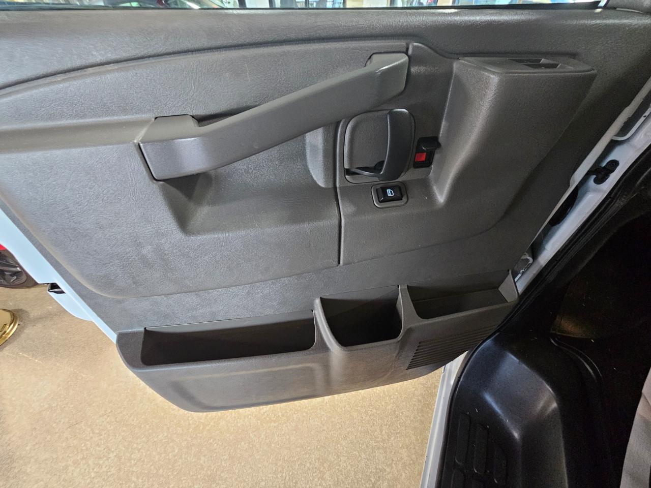 Chevrolet Express Passenger RWD 3500 155" LT w/1LT 2016