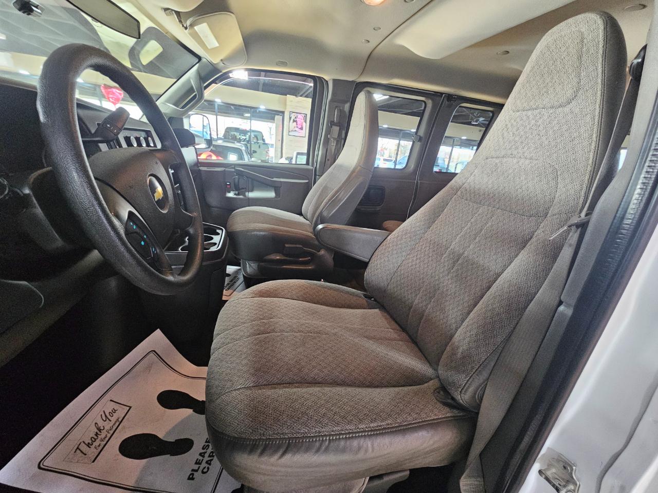 Chevrolet Express Passenger RWD 3500 155" LT w/1LT 2016