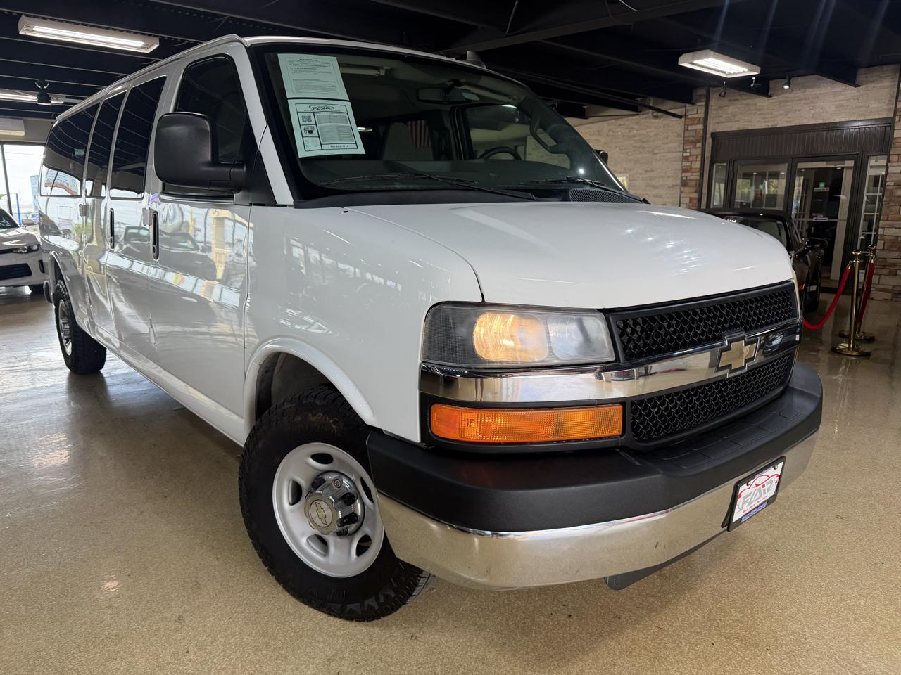 2016 Chevrolet Express Passenger RWD 3500 155" LT w/1LT