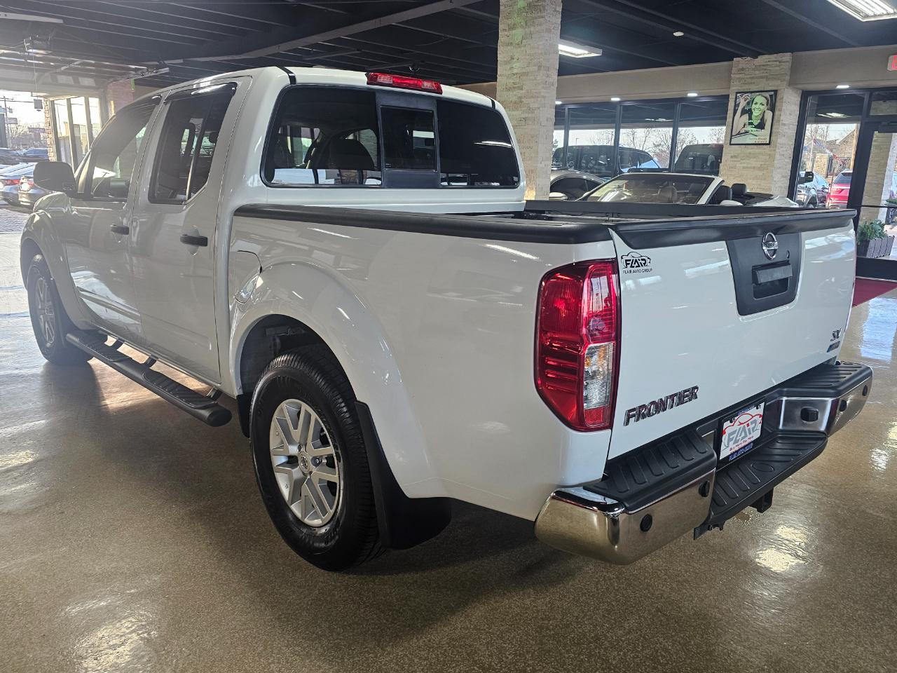 Nissan Frontier Crew Cab 4x2 SV V6 Auto 2018