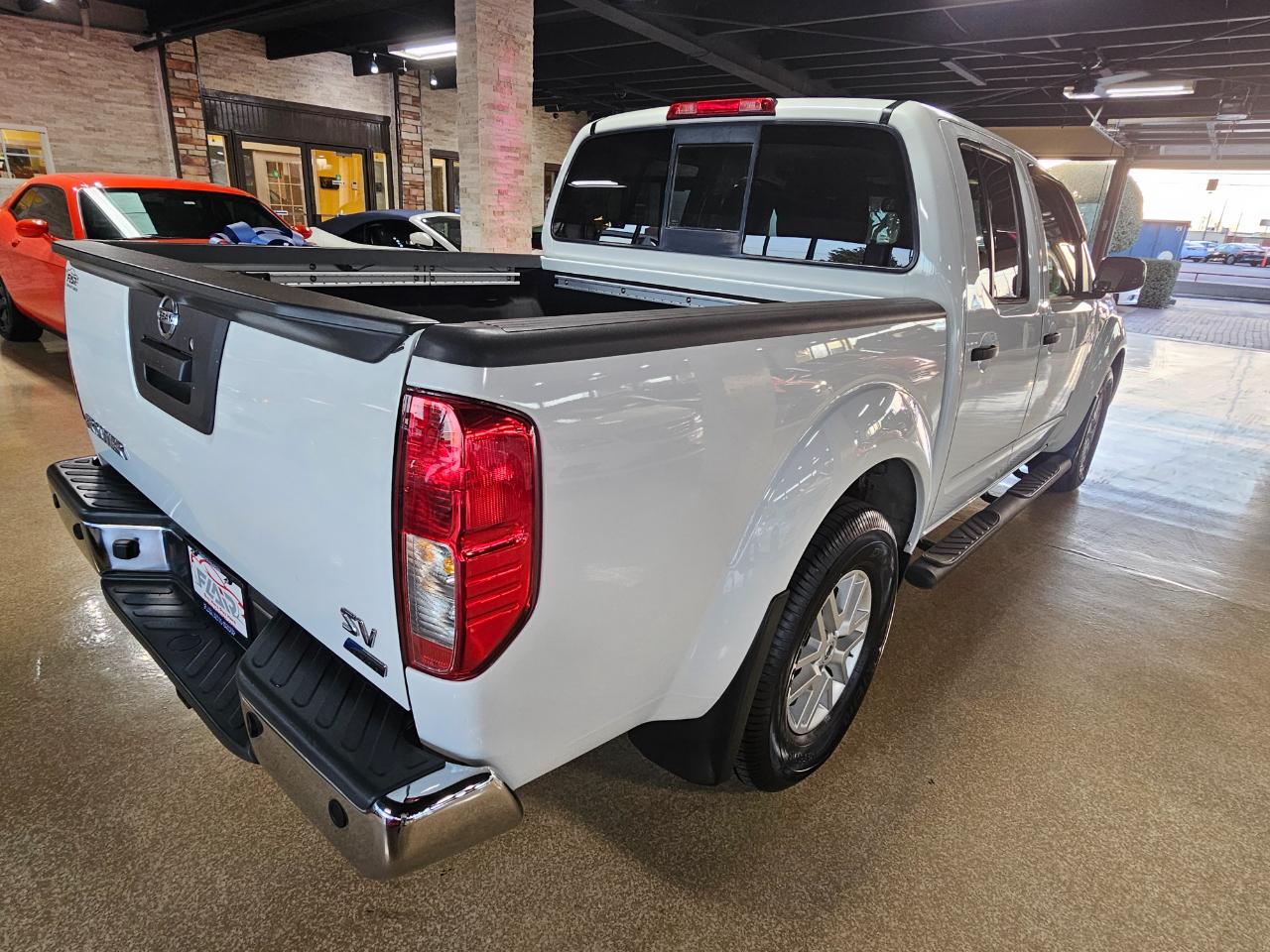 Nissan Frontier Crew Cab 4x2 SV V6 Auto 2018
