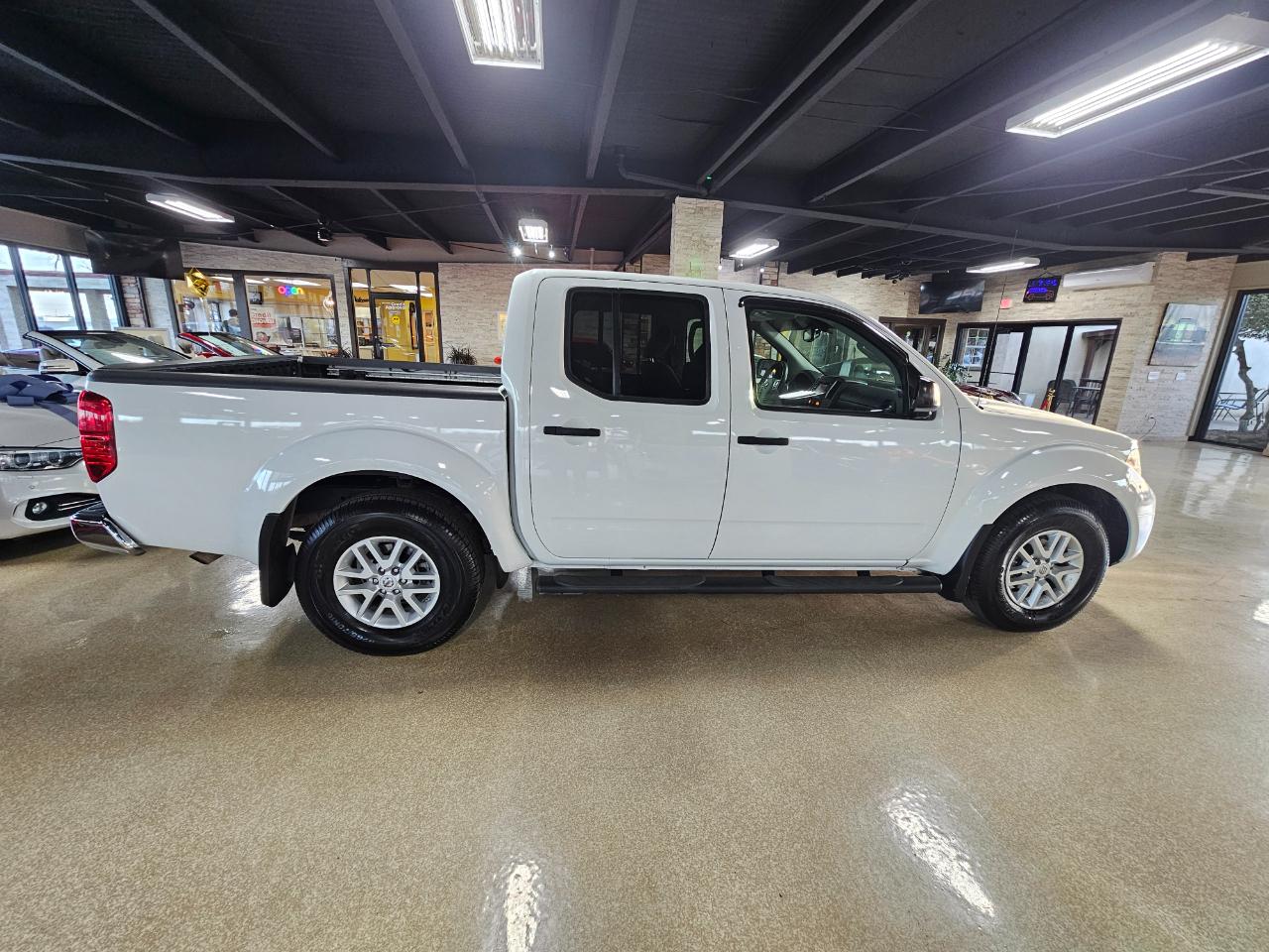 Nissan Frontier Crew Cab 4x2 SV V6 Auto 2018