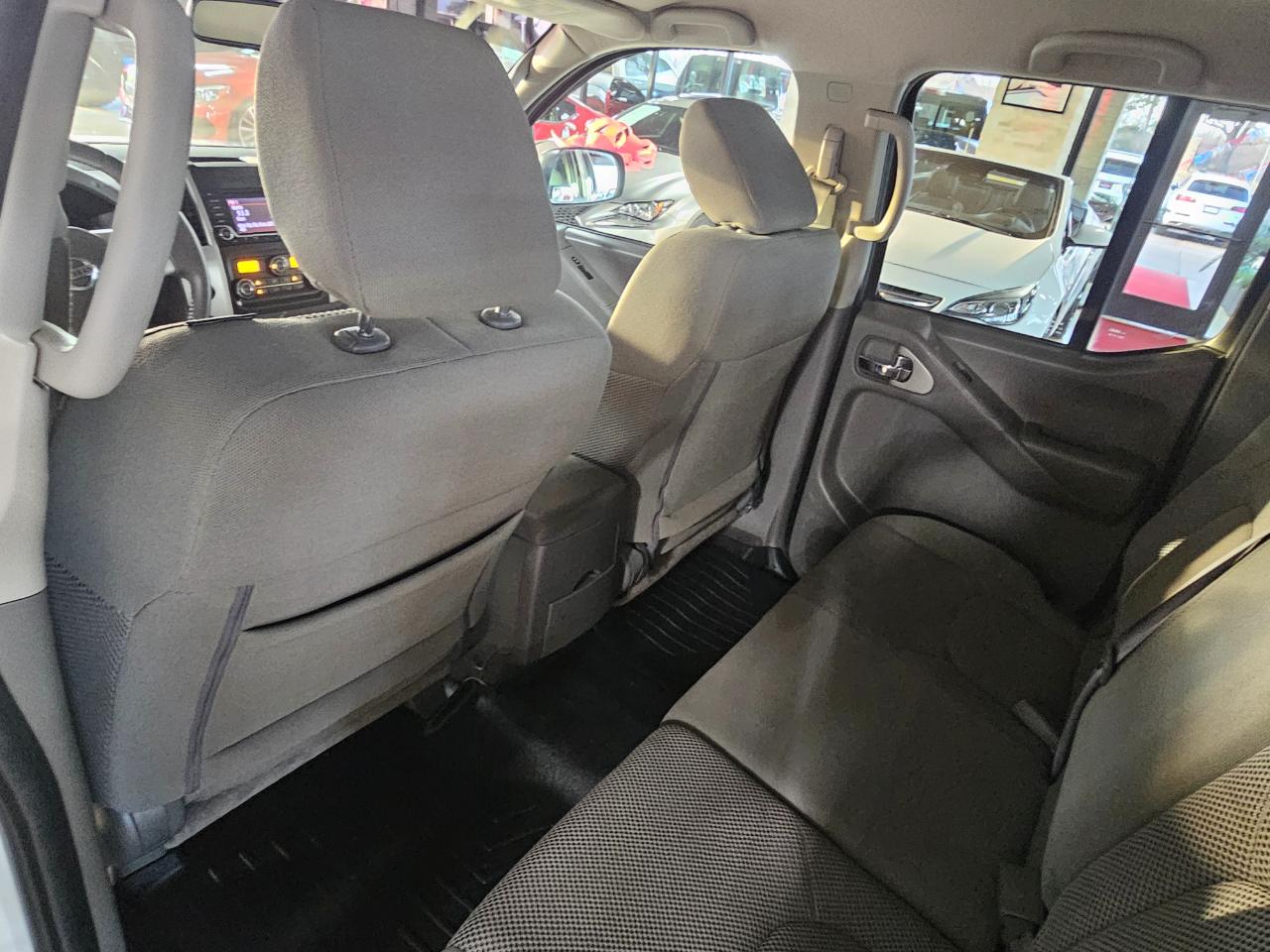 Nissan Frontier Crew Cab 4x2 SV V6 Auto 2018