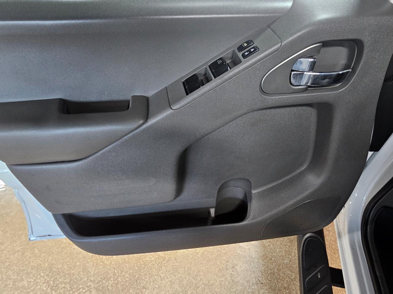 Nissan Frontier Crew Cab 4x2 SV V6 Auto 2018