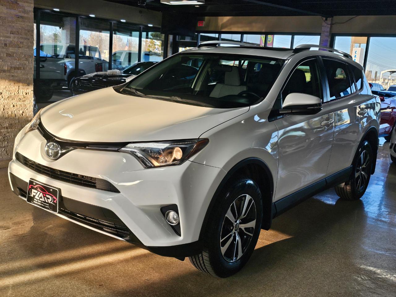 Toyota RAV4 FWD 4dr XLE (Natl) 2016