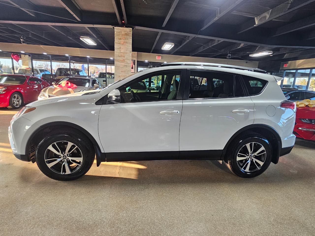 Toyota RAV4 FWD 4dr XLE (Natl) 2016