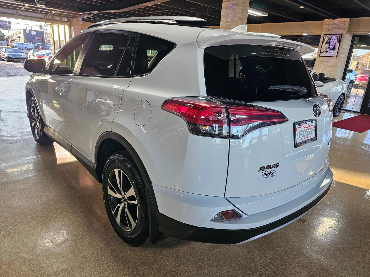 Toyota RAV4 FWD 4dr XLE (Natl) 2016