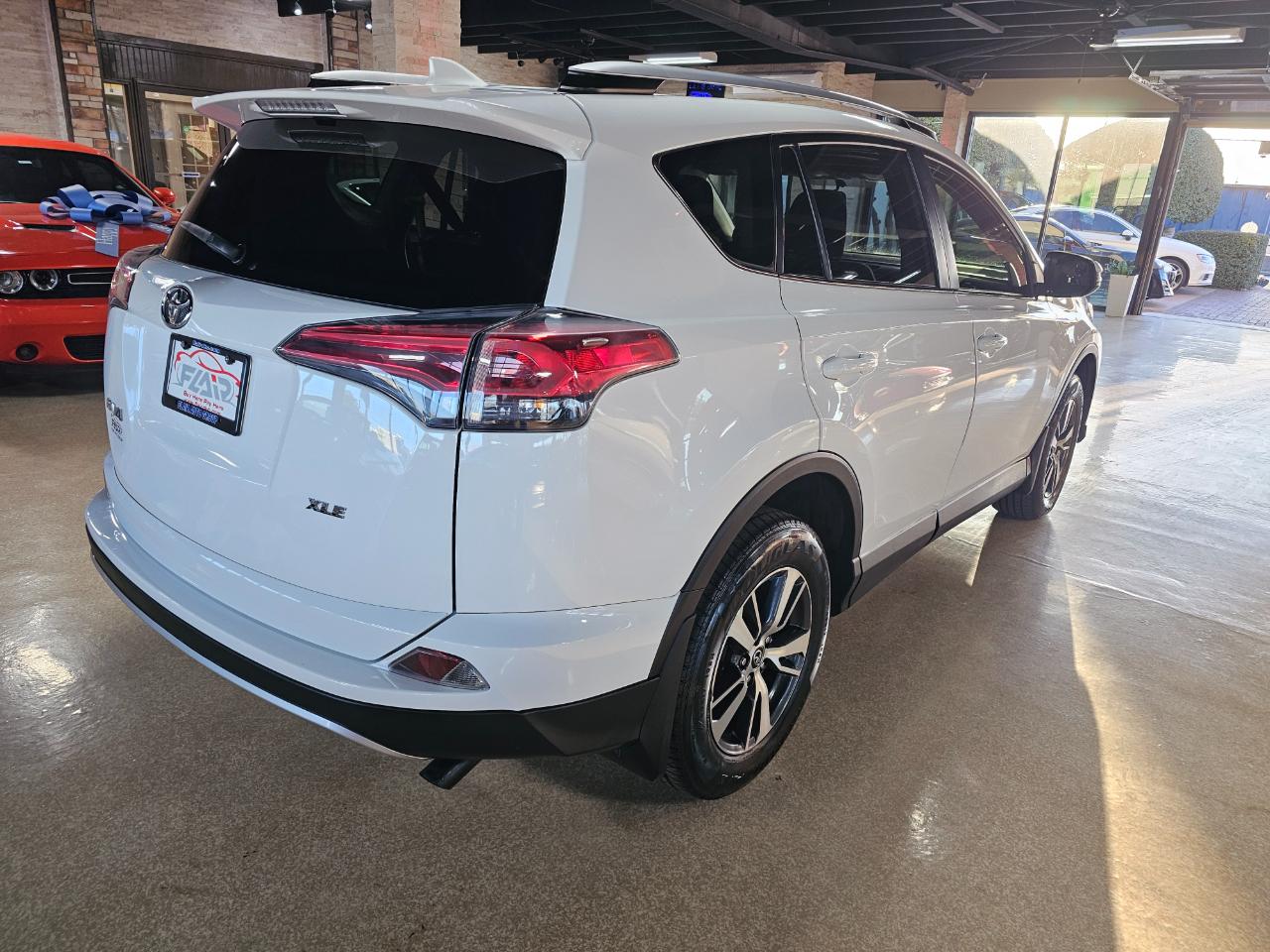 Toyota RAV4 FWD 4dr XLE (Natl) 2016
