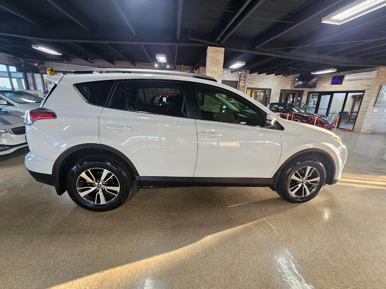 Toyota RAV4 FWD 4dr XLE (Natl) 2016