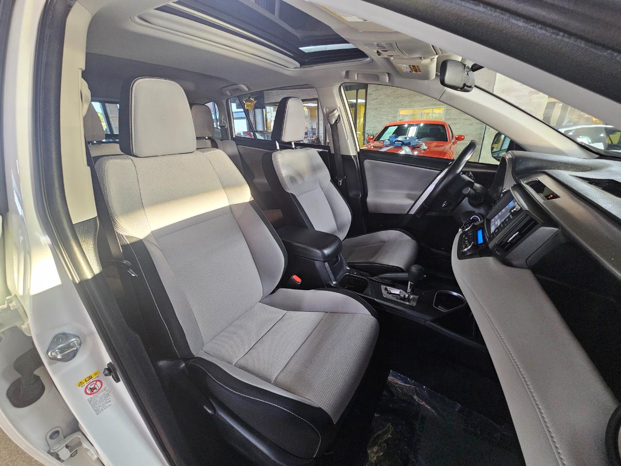 Toyota RAV4 FWD 4dr XLE (Natl) 2016