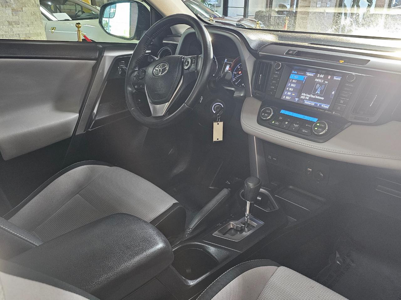 Toyota RAV4 FWD 4dr XLE (Natl) 2016