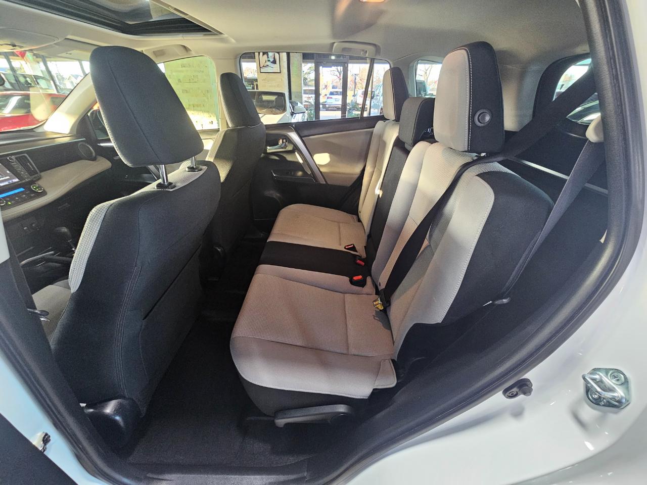 Toyota RAV4 FWD 4dr XLE (Natl) 2016