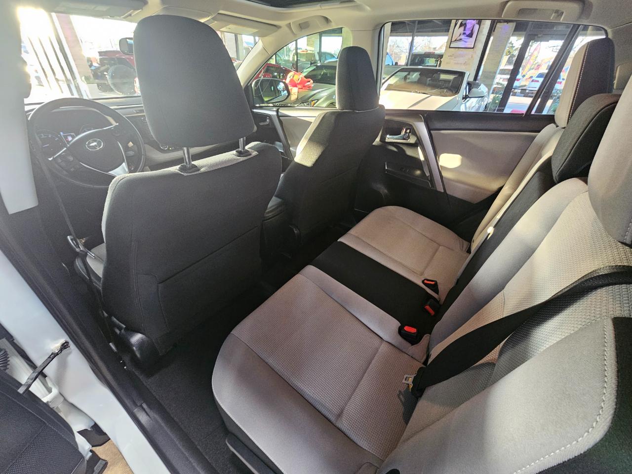 Toyota RAV4 FWD 4dr XLE (Natl) 2016