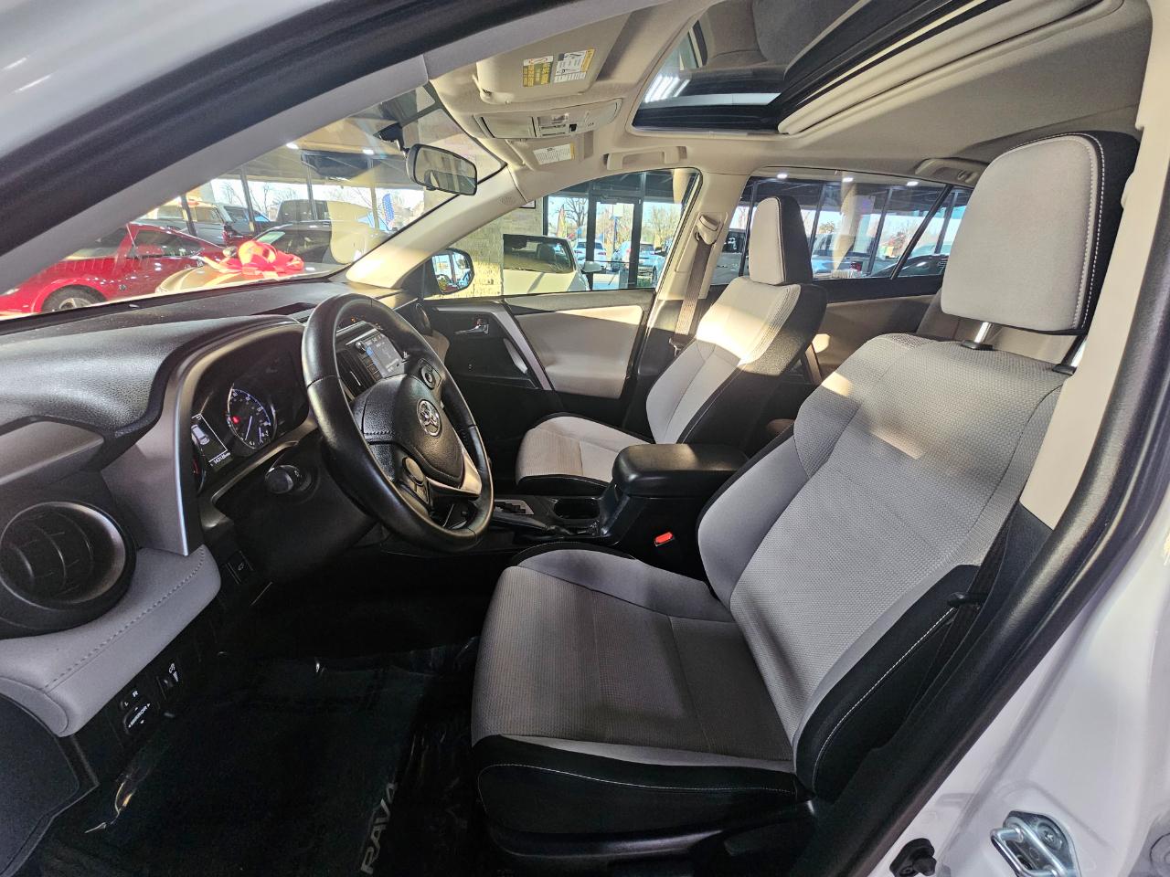 Toyota RAV4 FWD 4dr XLE (Natl) 2016