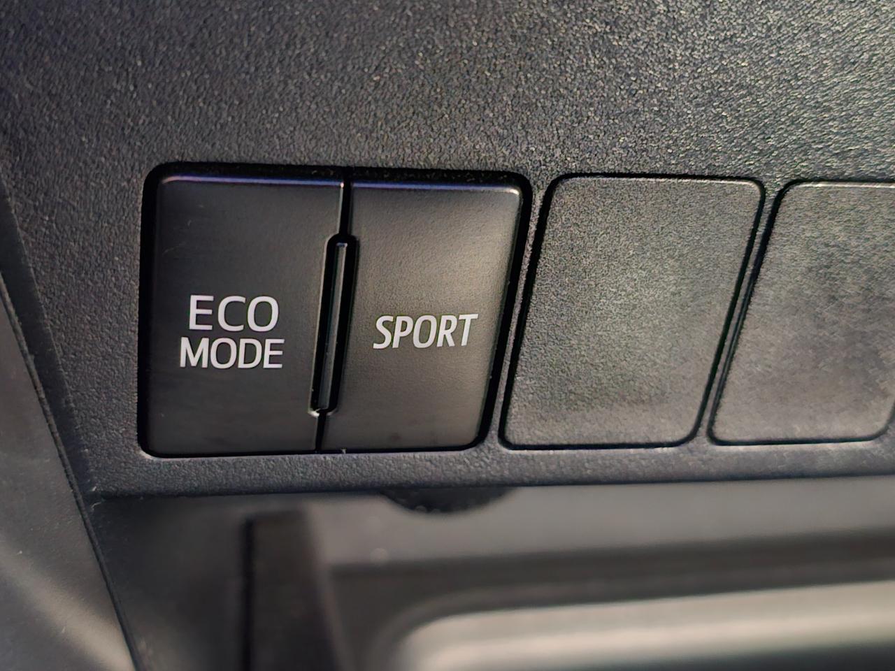 Toyota RAV4 FWD 4dr XLE (Natl) 2016