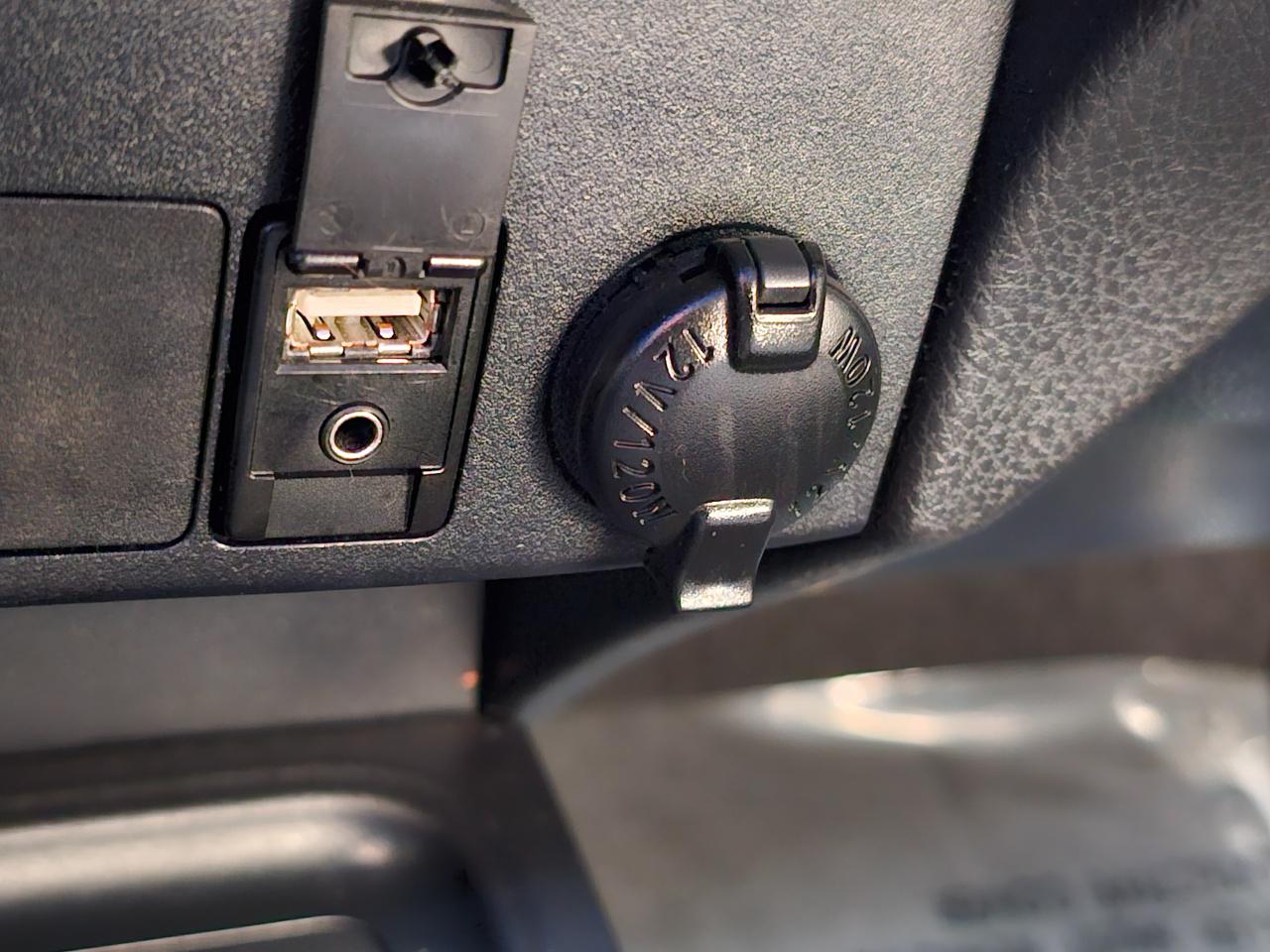 Toyota RAV4 FWD 4dr XLE (Natl) 2016