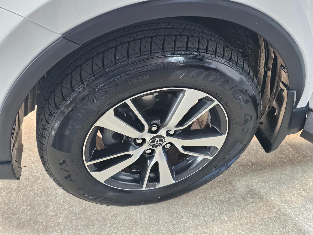 Toyota RAV4 FWD 4dr XLE (Natl) 2016