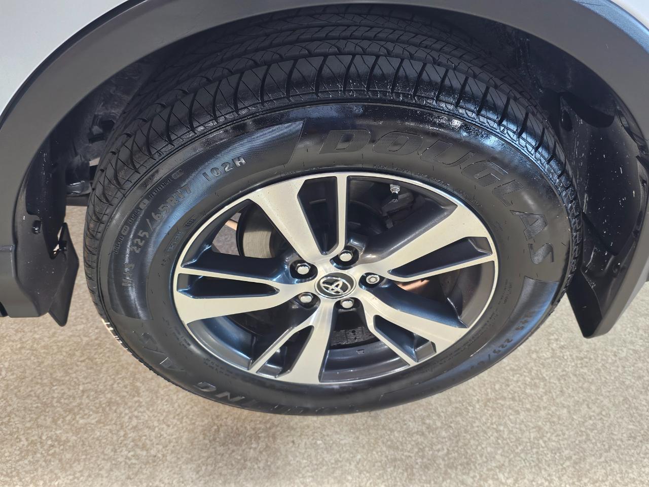 Toyota RAV4 FWD 4dr XLE (Natl) 2016