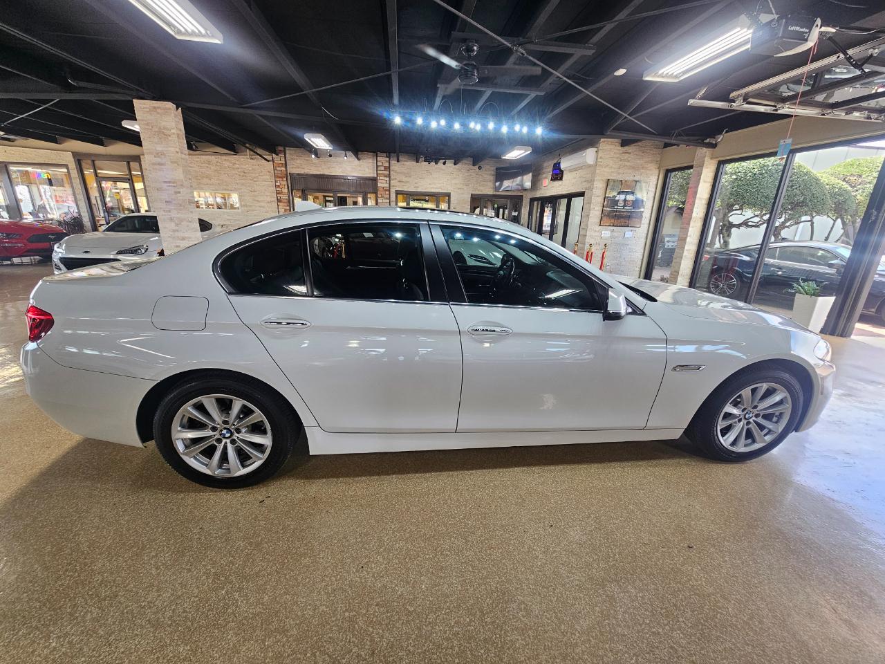 BMW 5 Series 4dr Sdn 528i RWD 2016