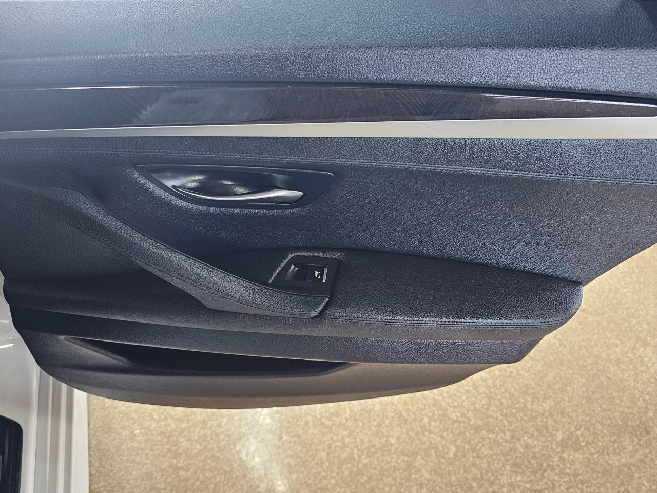 BMW 5 Series 4dr Sdn 528i RWD 2016