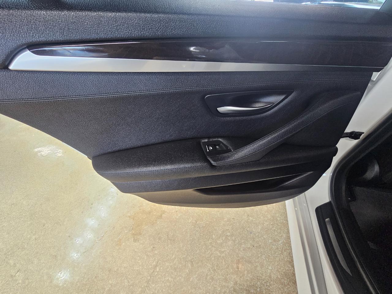 BMW 5 Series 4dr Sdn 528i RWD 2016